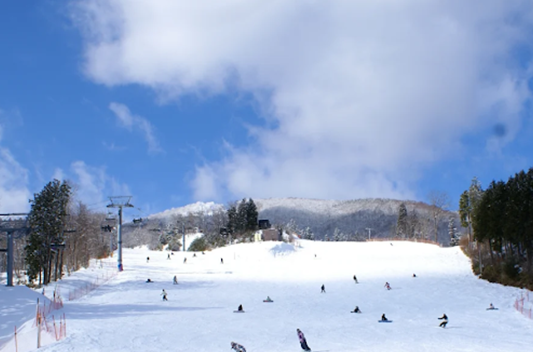 【めがひらスキー場】スキー場併設ホテルでのフロントスタッフ！